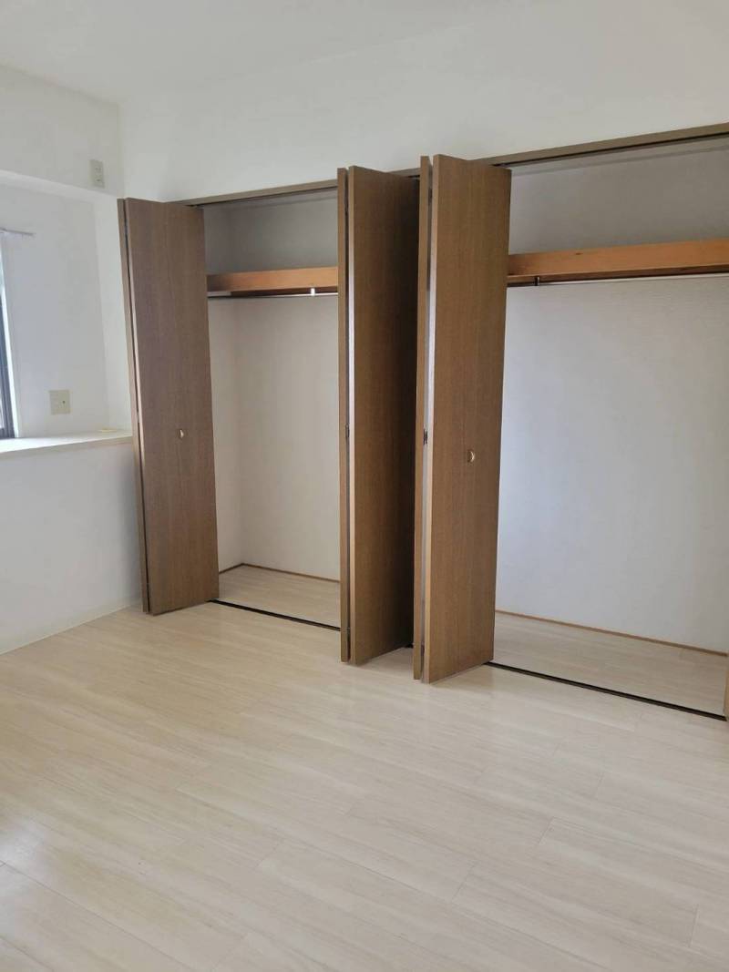お部屋により床・建具の色が異なります。(要現況確認)