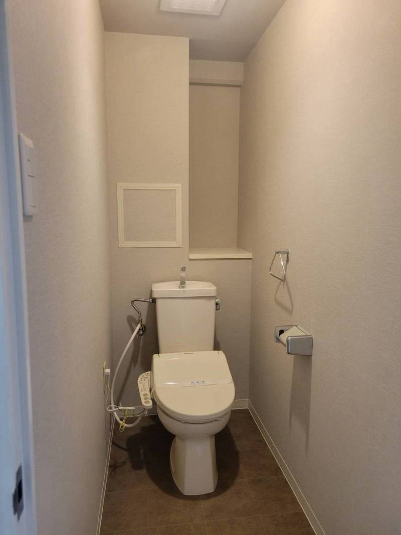お部屋により床・建具の色が異なります。(要現況確認)