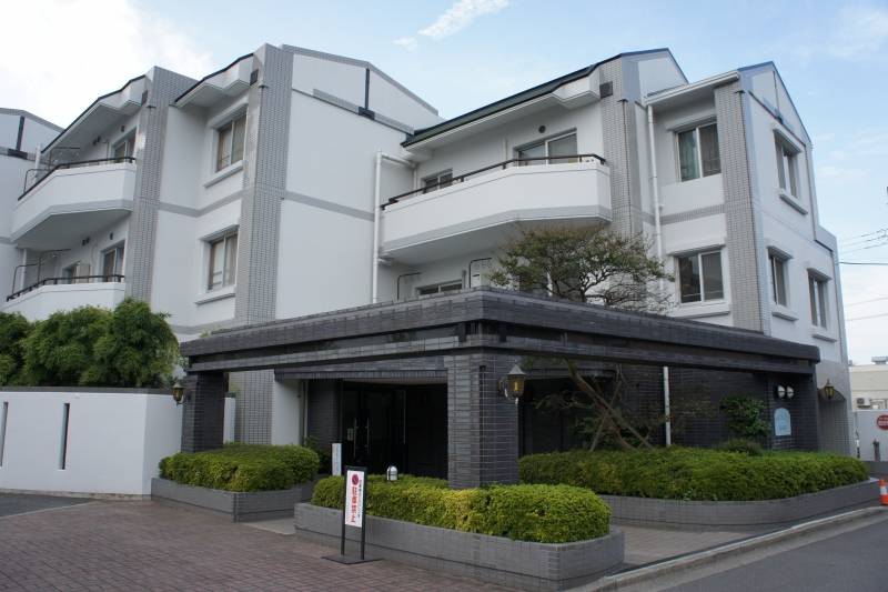 低層3階建ての分譲賃貸