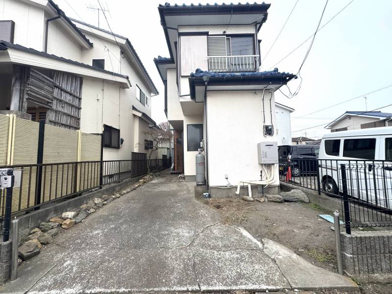 駐車場、普通車１台駐車可能