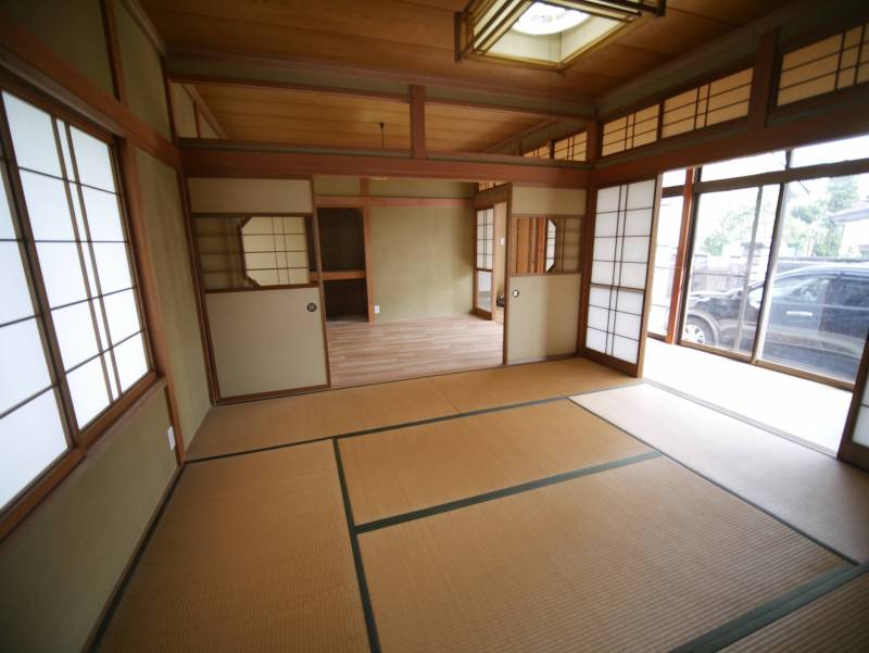 1階和室-洋室です。繋ぐと14帖の広々空間です！！