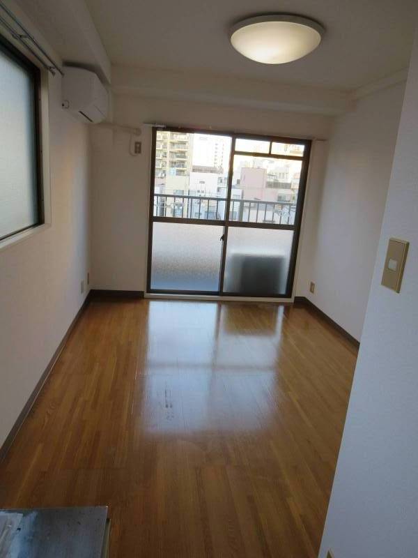 窓が多いので通気が良いです
とてもいい部屋だと思います