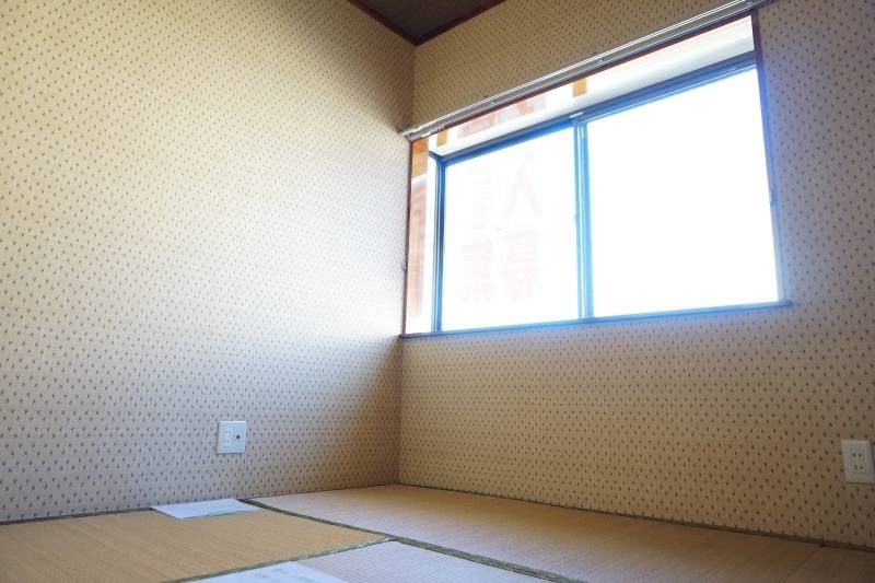 和室　アジアン柄クロス