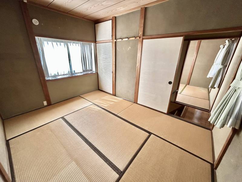２階和室も陽当たり良好！