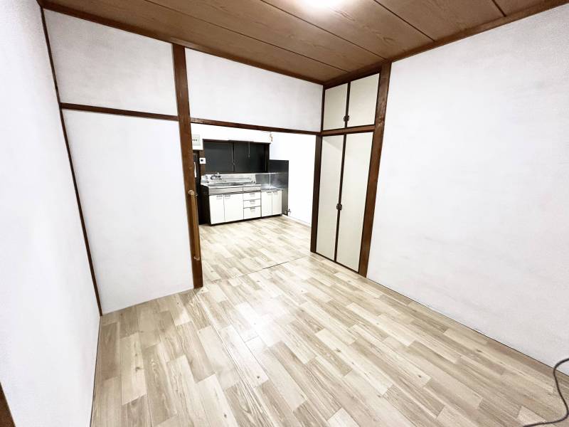 エアコン新品。フローリングリフォーム済みです。