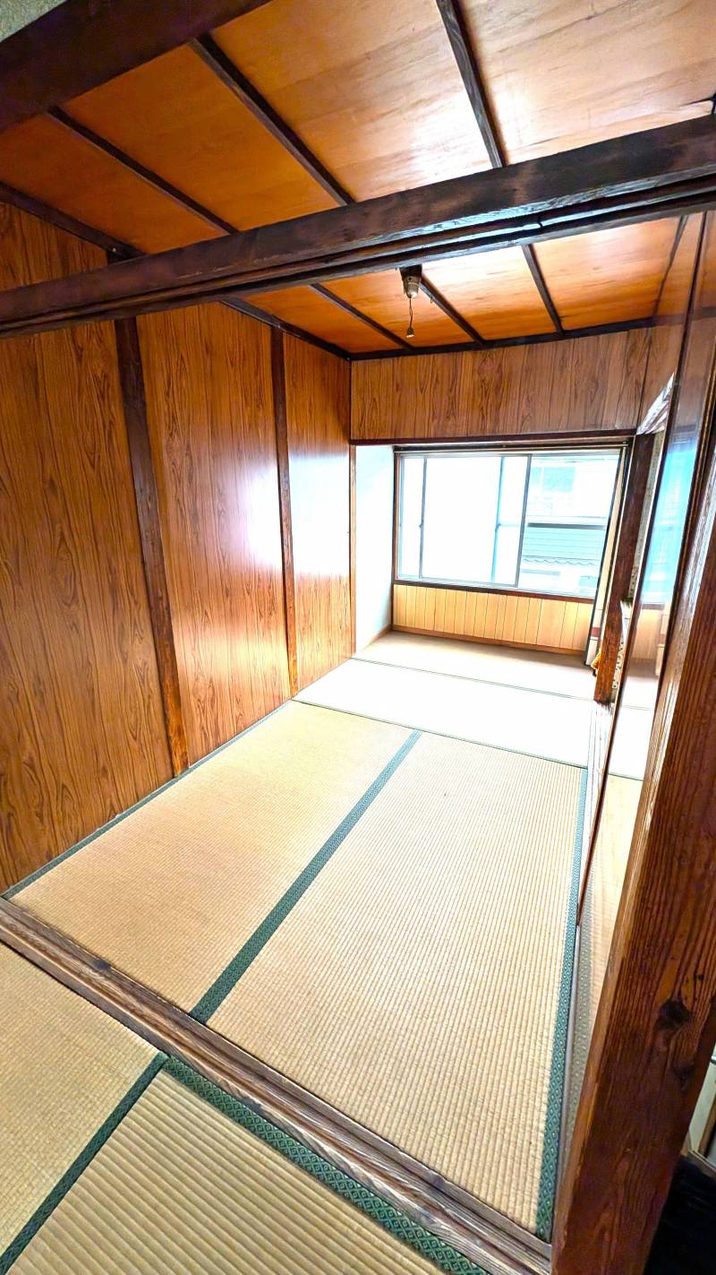 2階南側和室、明るい個室