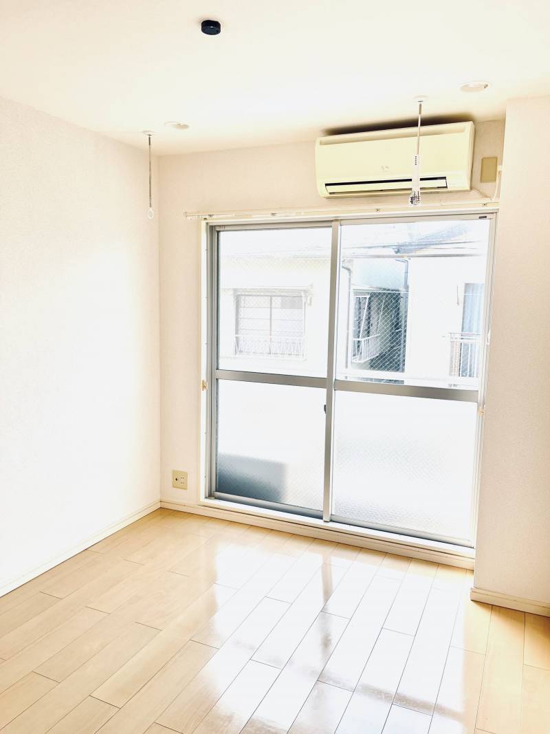 洋室、室内物干機導入