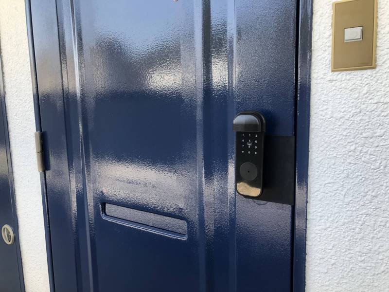 玄関の鍵は電子ロック式で、オートロックです。