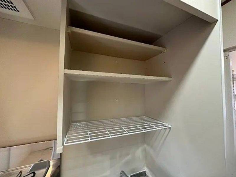 かさばりがちな食器もスッキリ収納♪