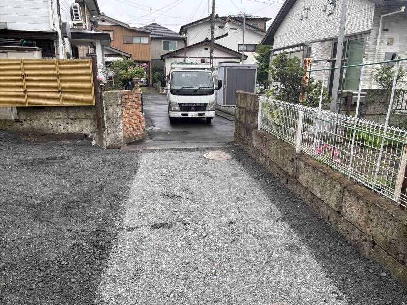 車の出入りはこちら　一癖あります