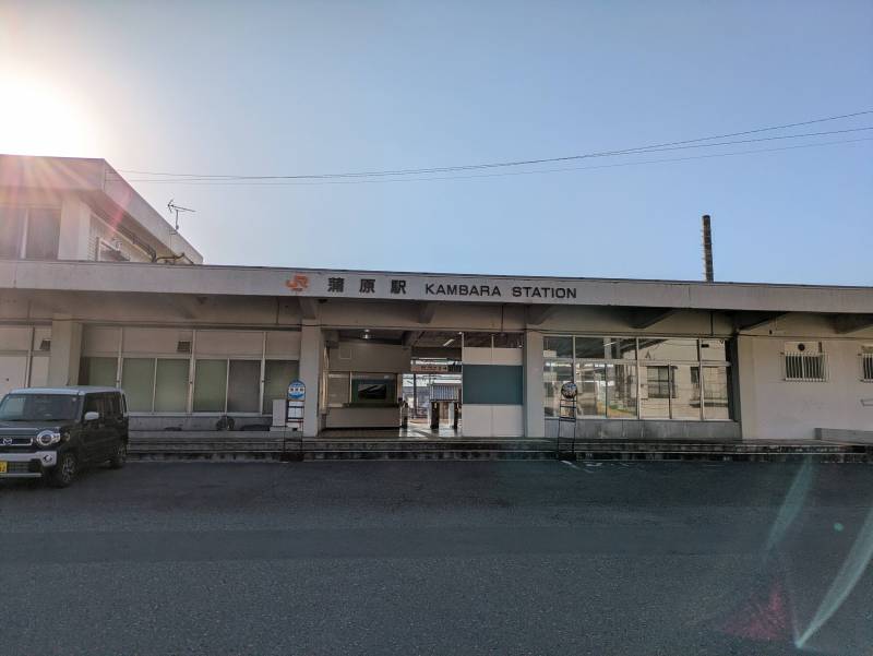 車の停めやすい蒲原駅