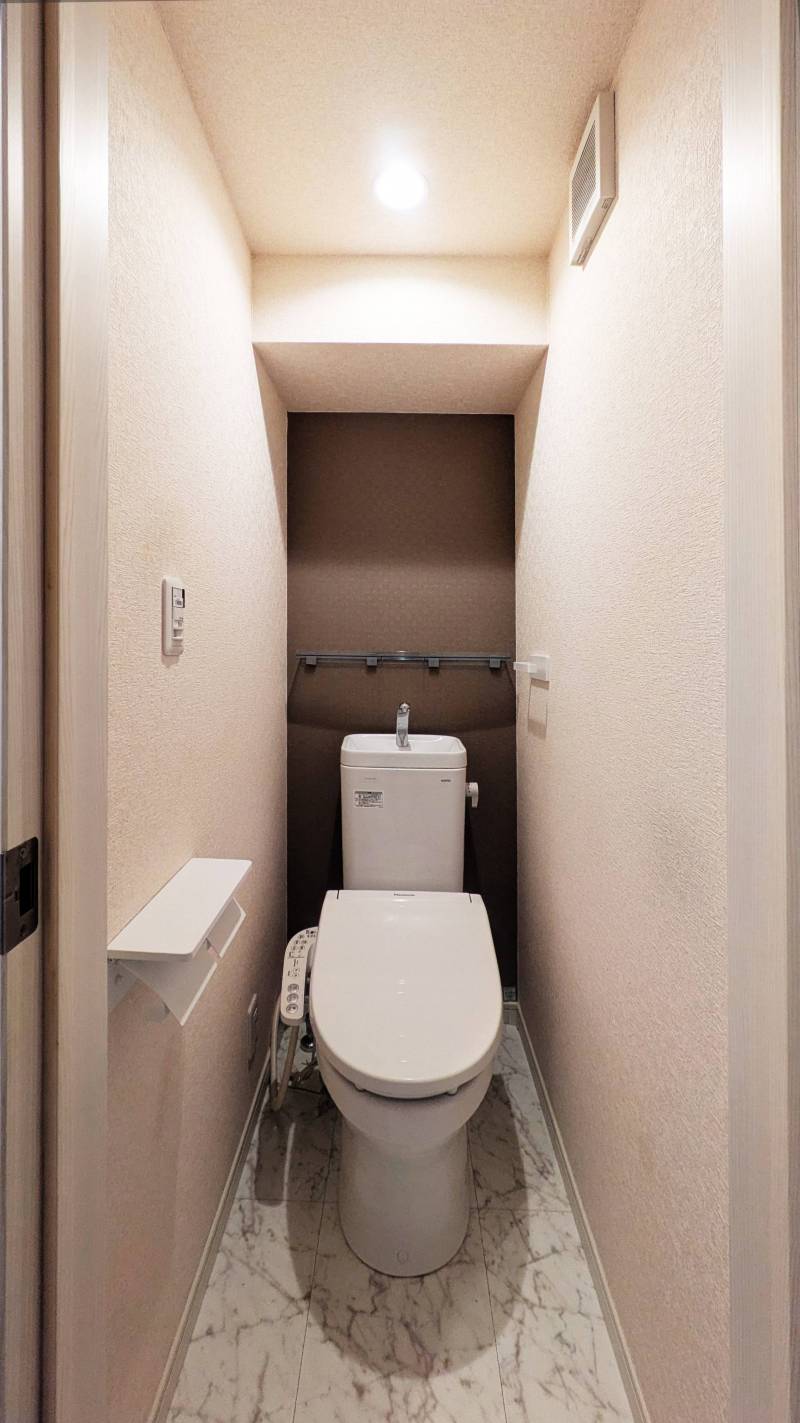 温水洗浄便座/人感センサースイッチ/ペーパーホルダーは新品