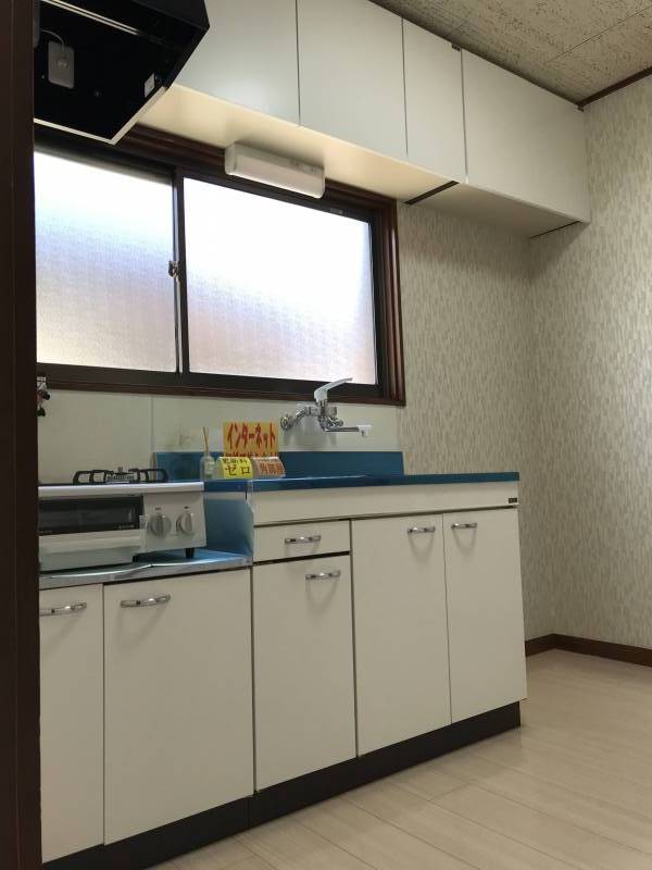 キッチン　収納棚もあります