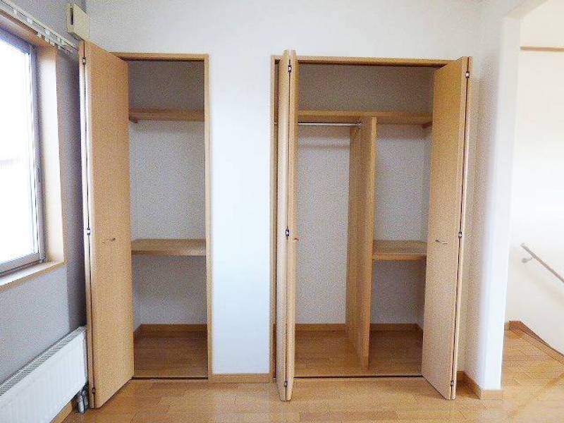 豊富な収納でお部屋を広々と使えます