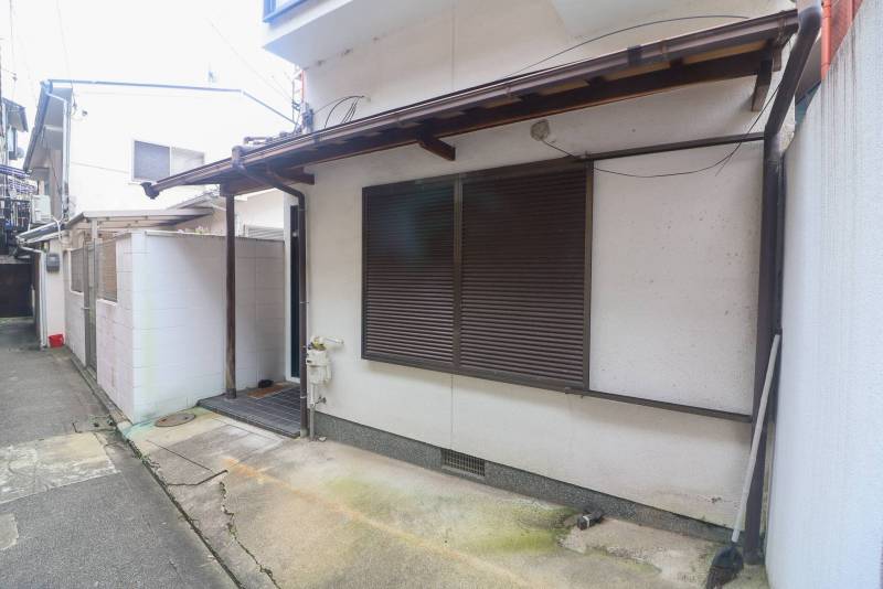 表　外見　前にバイク　自転車置けます。
