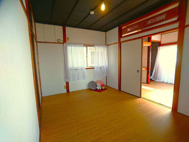 ２階は和室＋洋室を融合させたモダンな６帖&times;２部屋