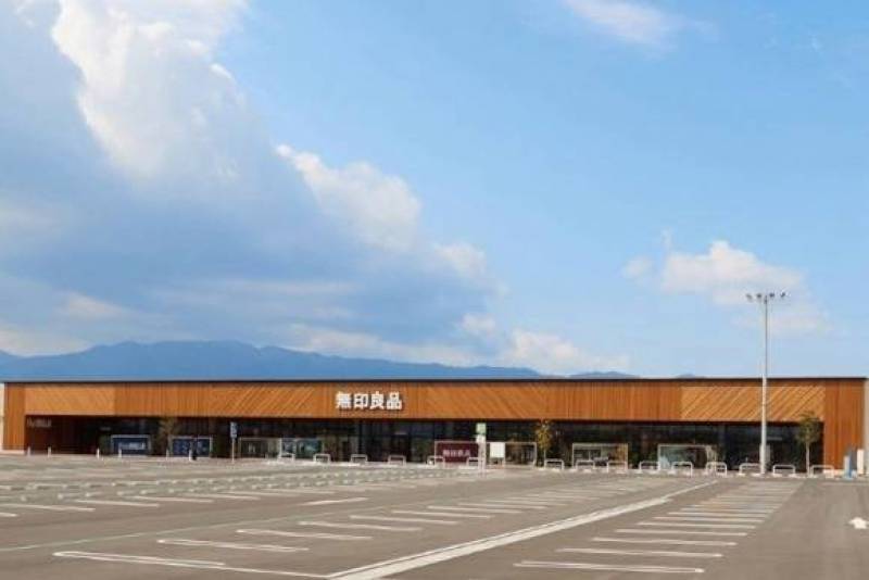 最寄りのイオンモールには最大規模の無印良品もあり楽しめます！
