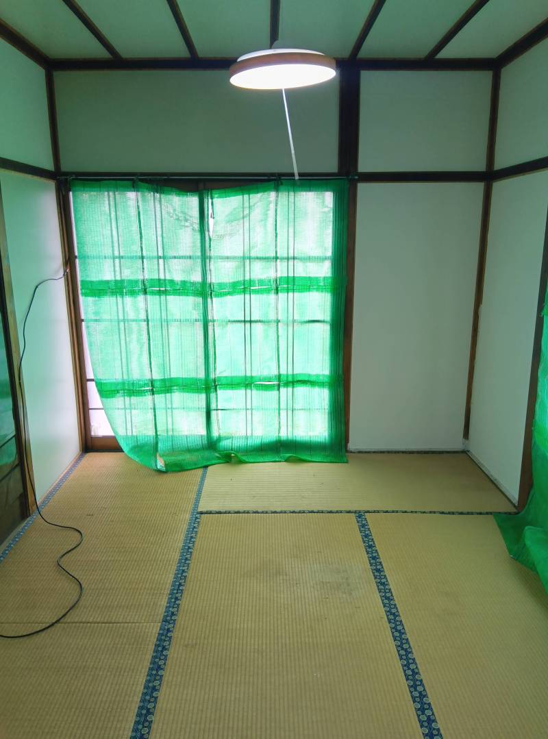 西側和室　６畳　南窓角部屋