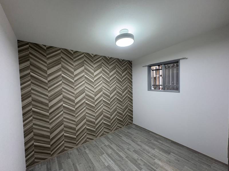 1階の端のお部屋なので集中できる仕事部屋にも◎