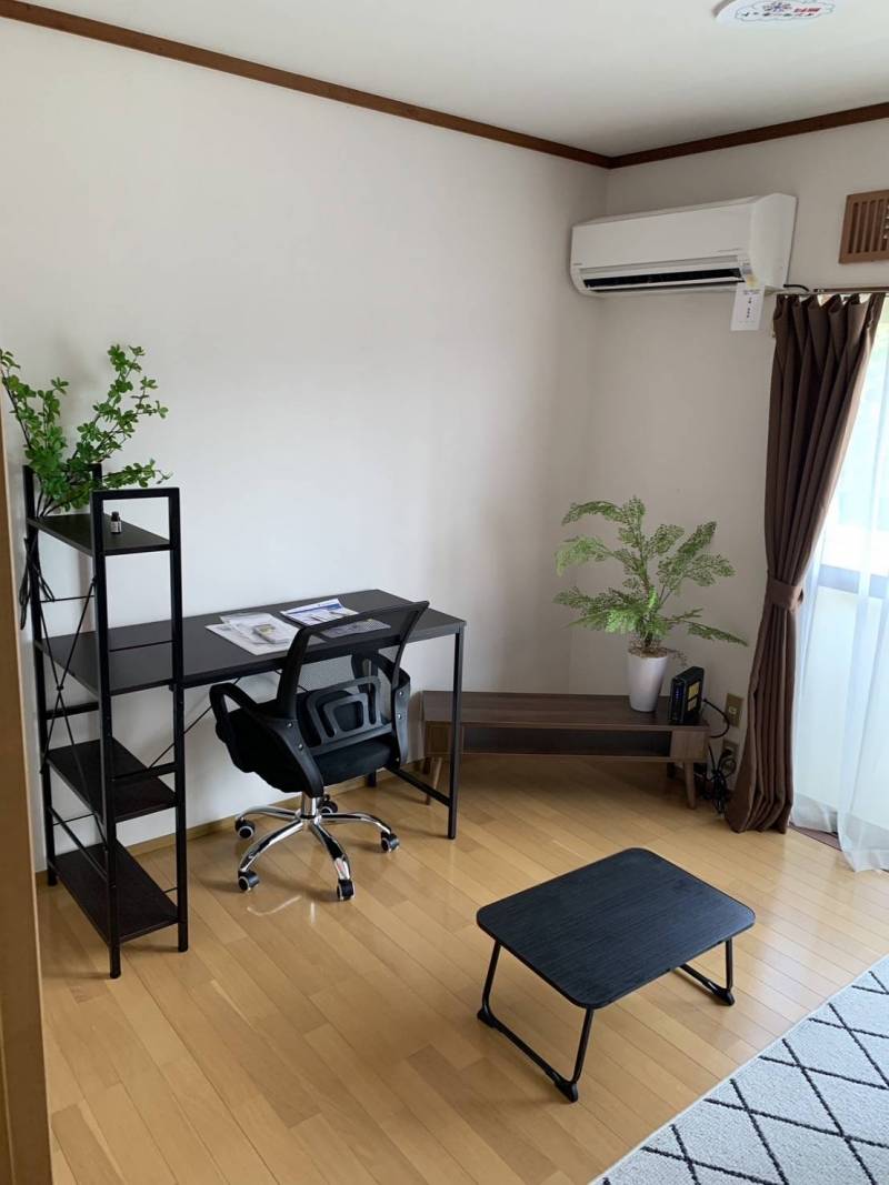 勉強や仕事の空間です。結構集中できます。