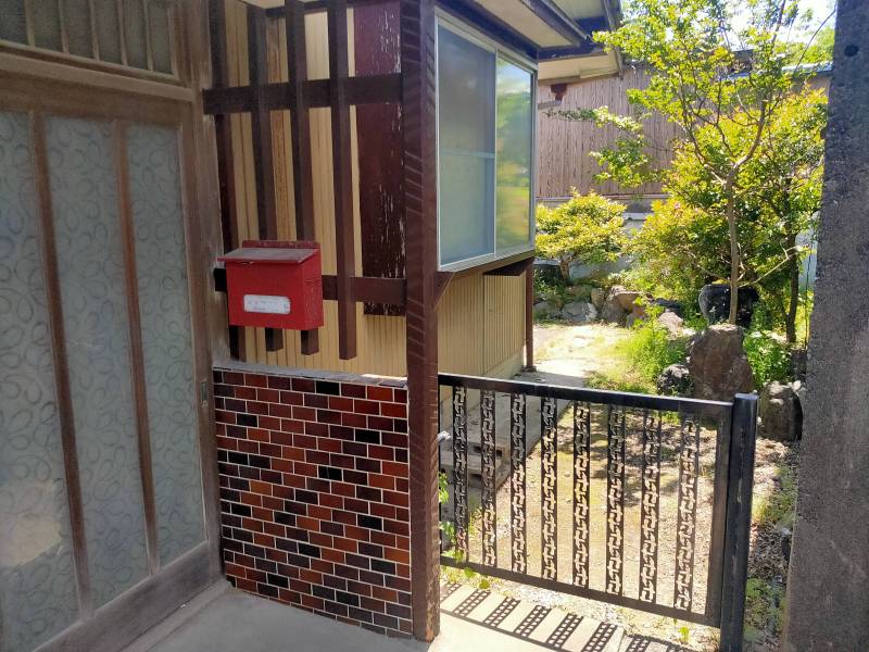 玄関横