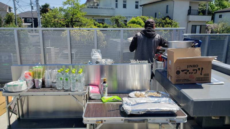 屋上バルコニーにてBBQ、食事会なども行えます