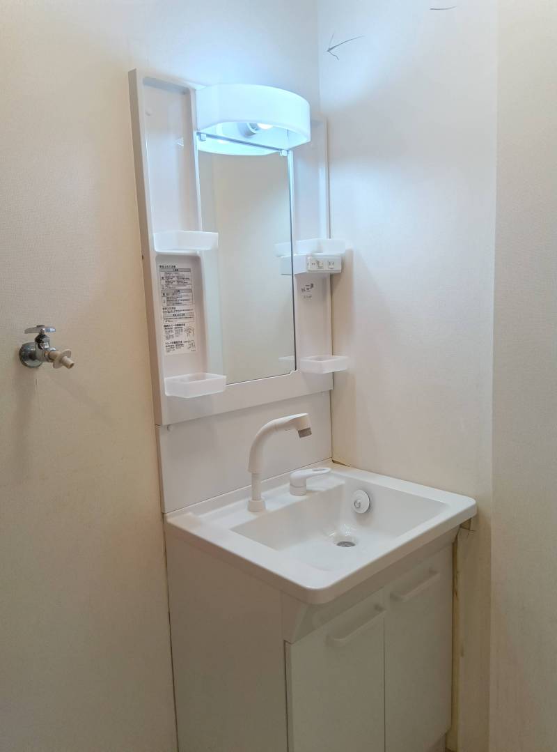 洗面シャワー台は浴室内と独立してるので快適♫新品入替