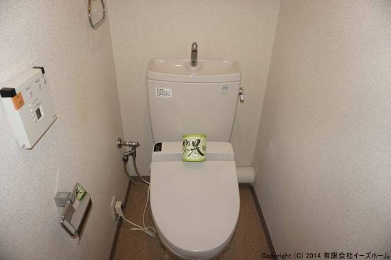 温水洗浄便座付きトイレです