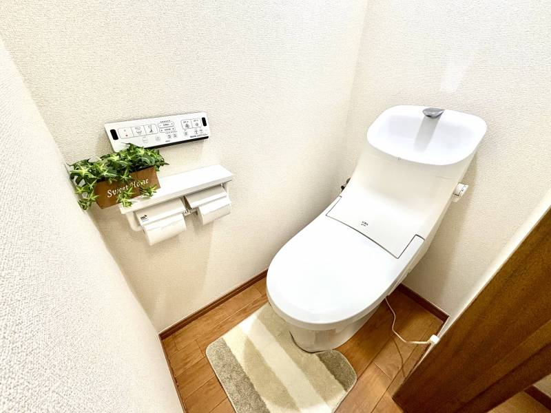 トイレは新調したウォシュレットです。綺麗です♪