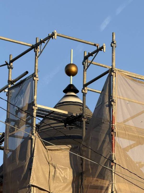 【尖塔のゴールドが輝いています】