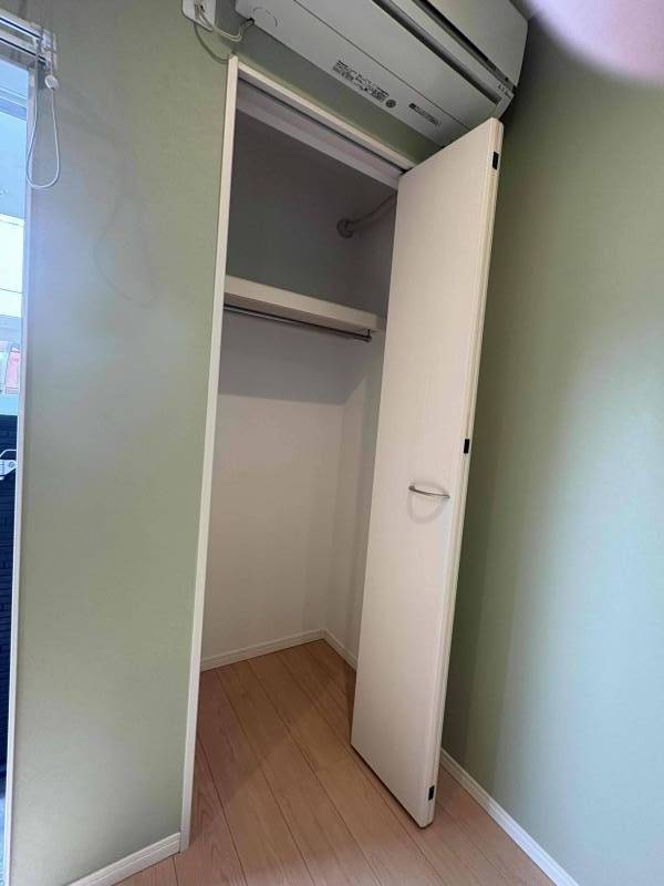 高さのあるクローゼットでコートなども楽々収納！