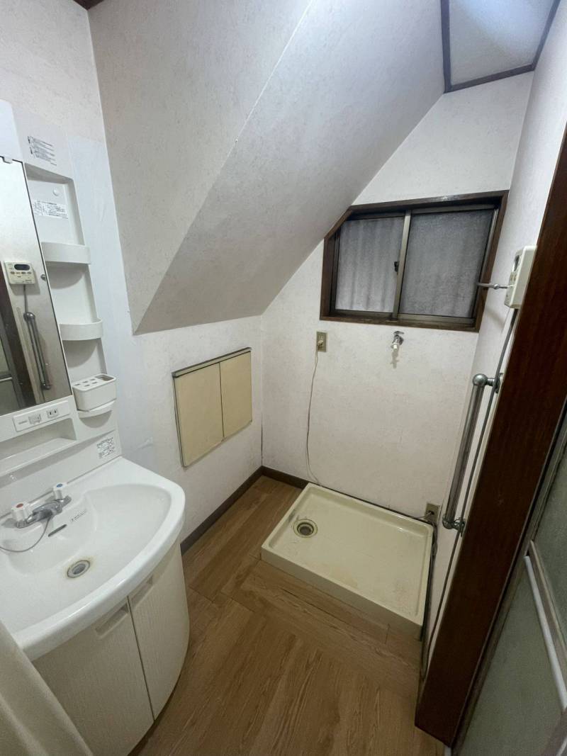 2階　洗面台と洗濯機置き場です。