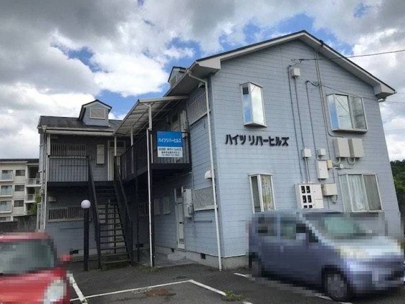 敷地内駐車場+隣地駐車場のある建物です♪