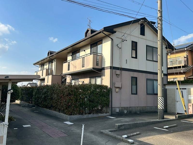 広い共有スペース、敷地内駐車場も近くて便利です