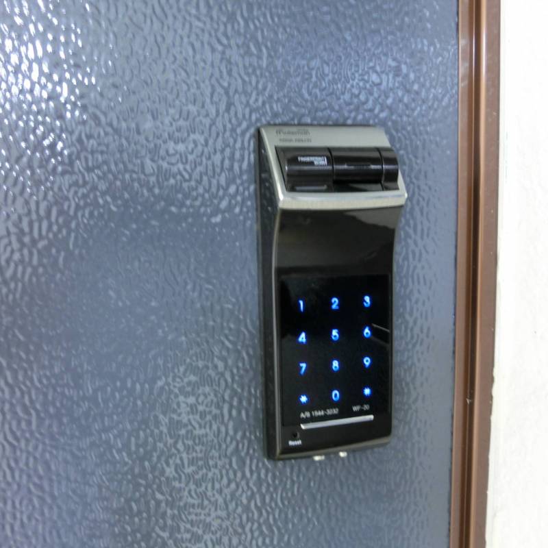 デジタル・ドアロック
指紋か番号で解錠出来ます。