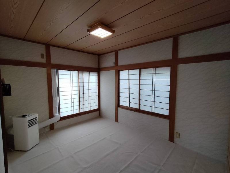 2階和室は障子があり、落ち着いた空間です１