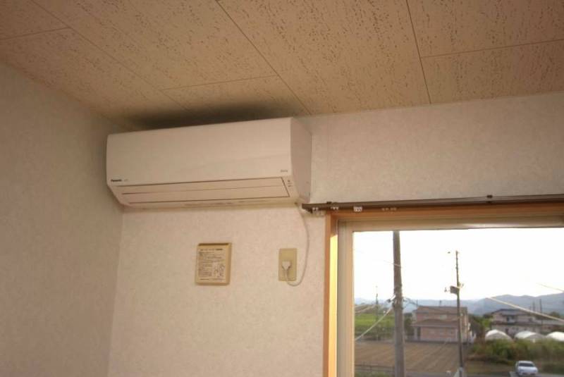１階、２階にエアコン１台付きです。