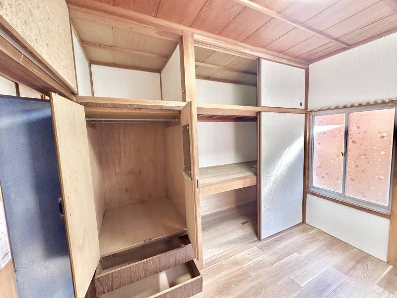 1階住居スペース２。コンパクト、収納多数。