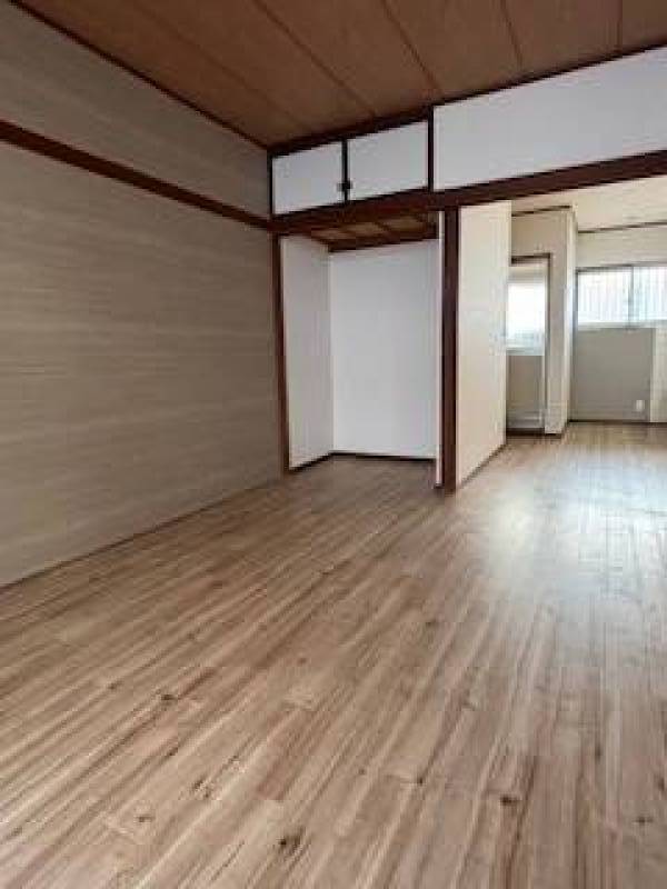 洋室(カーテンで間仕切り等して収納スペース)♪