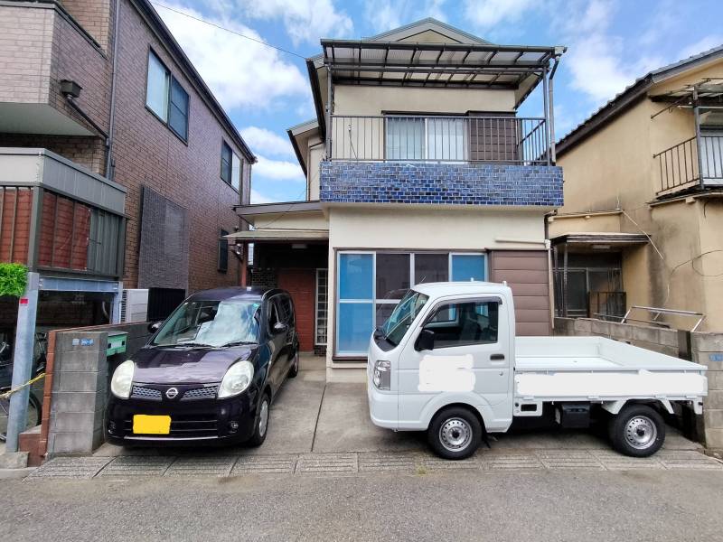 軽自動車なら2台可能！　車の裏に自転車も置けますよ♪