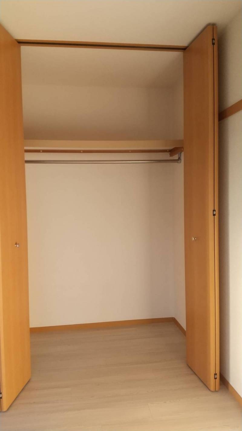 残り一つのクローゼットはウォークインになります。
