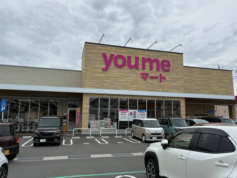ゆめマート五日市店です。ゆめモール内には様々なお店があります