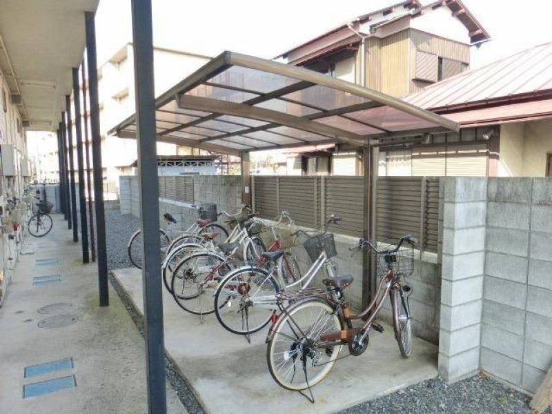 自転車置場完備だからちょっとした買い物にも便利♪