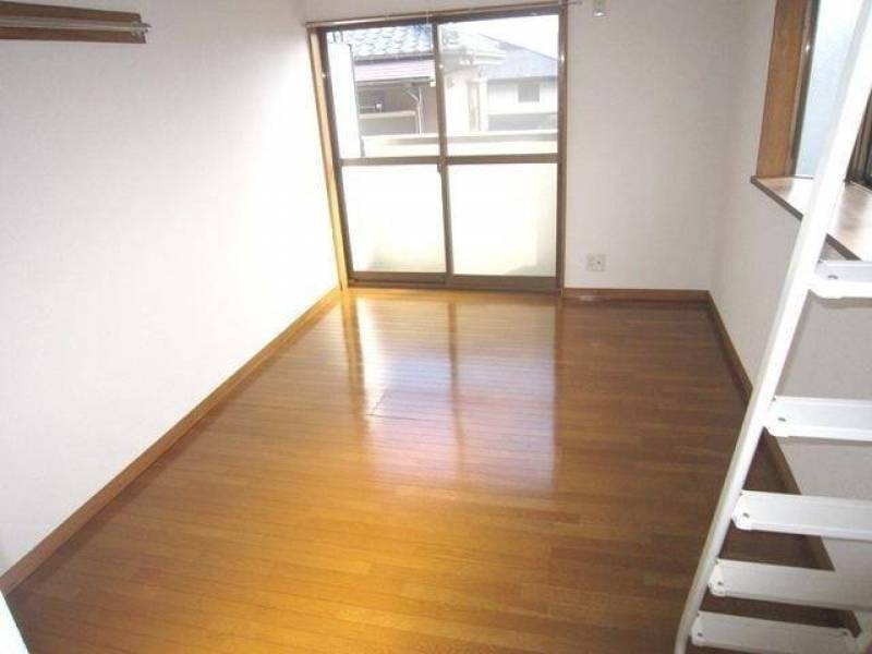 日当たり・眺望良好の室内はエアコン付で快適♪