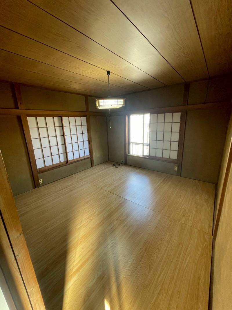 2階上がって右
