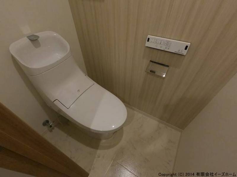 温水洗浄便座付きトイレです。