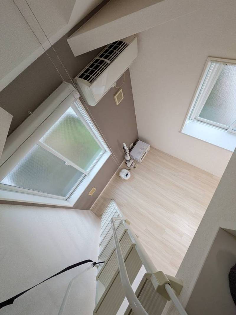 ロフトもあるお部屋は高さもあり開放感いっぱい。