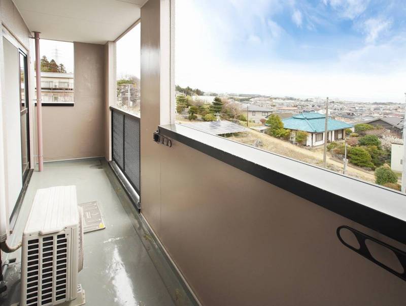 日当たりの良いベランダで、いつでも外の景色を楽しめます