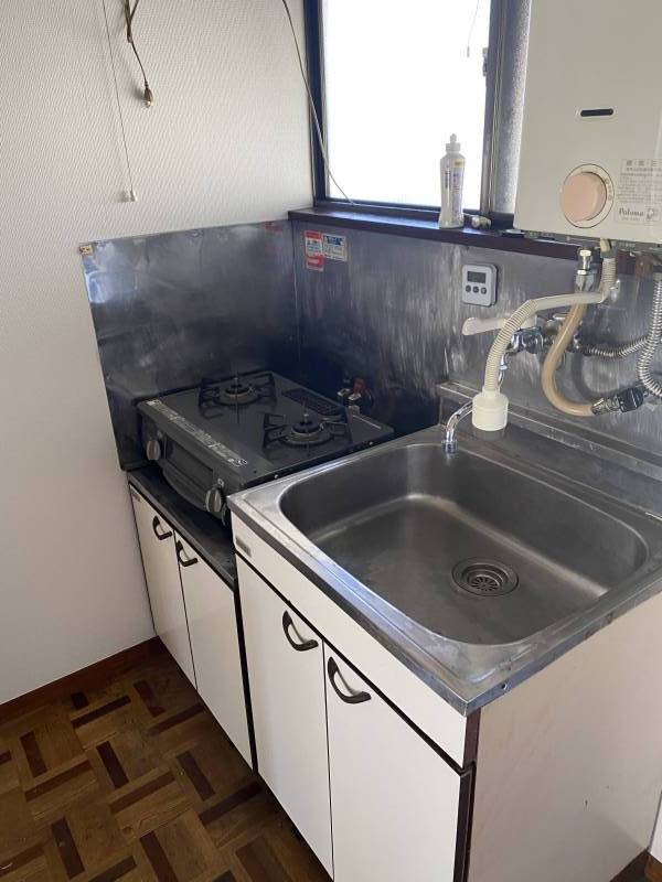 202号室のキッチンです。