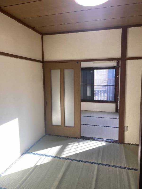 202号室は2kの和室のお部屋です。